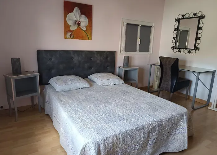 Couette-café La Belle Etoile 2 Nuits Minimum, 3 étoiles 3*